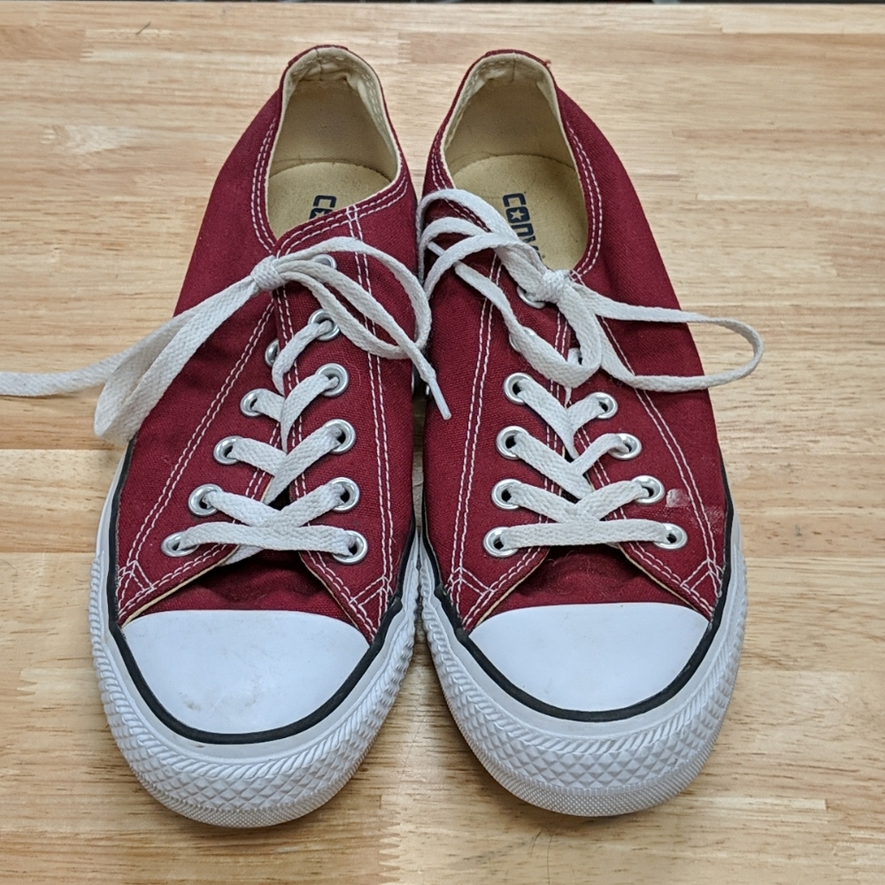 Converse Maroon Size 8.5